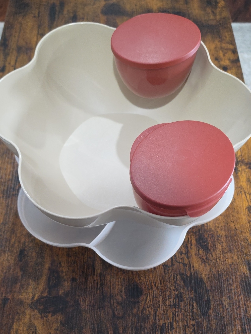 Tupperware Brand Chip And Dip White & Red Snack Serving Bowl